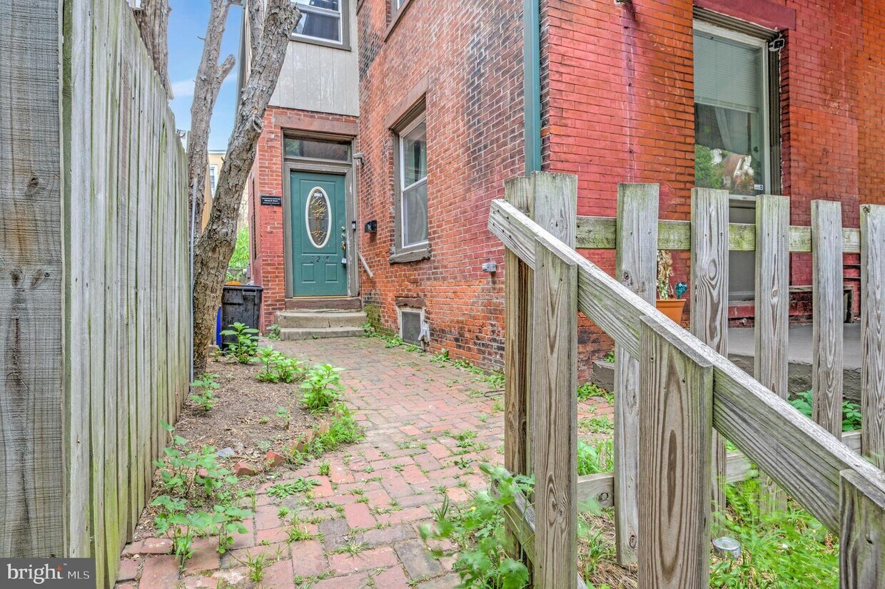 Foto principal - 3215 Winter St