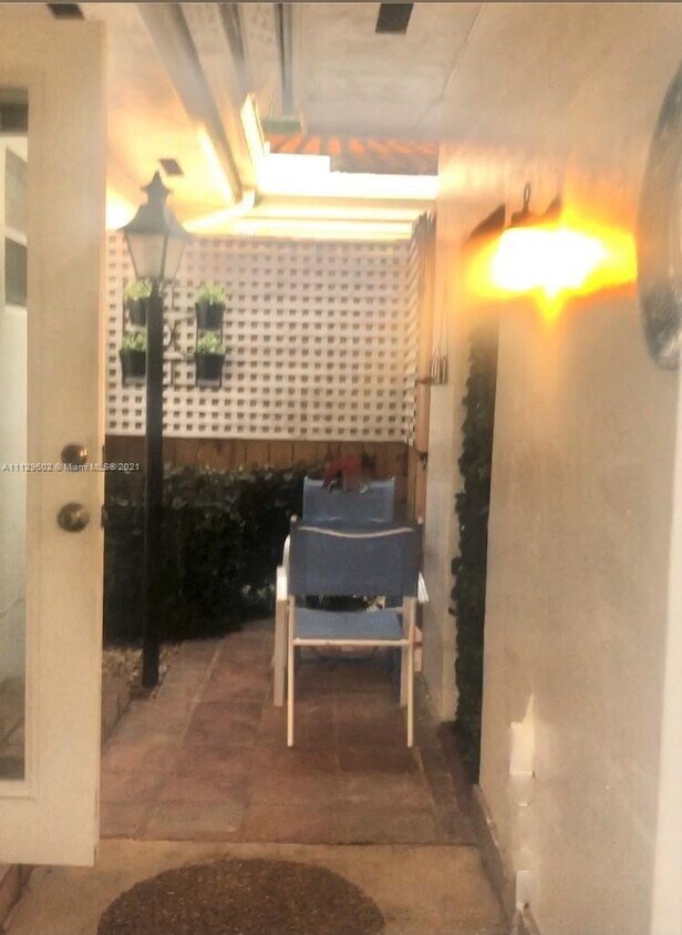 Primary Photo - 5420 Orduna Dr