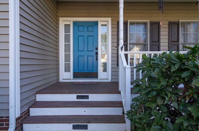 Foto del edificio - Charming, Furnished 4-Bedroom in Holly Springs
