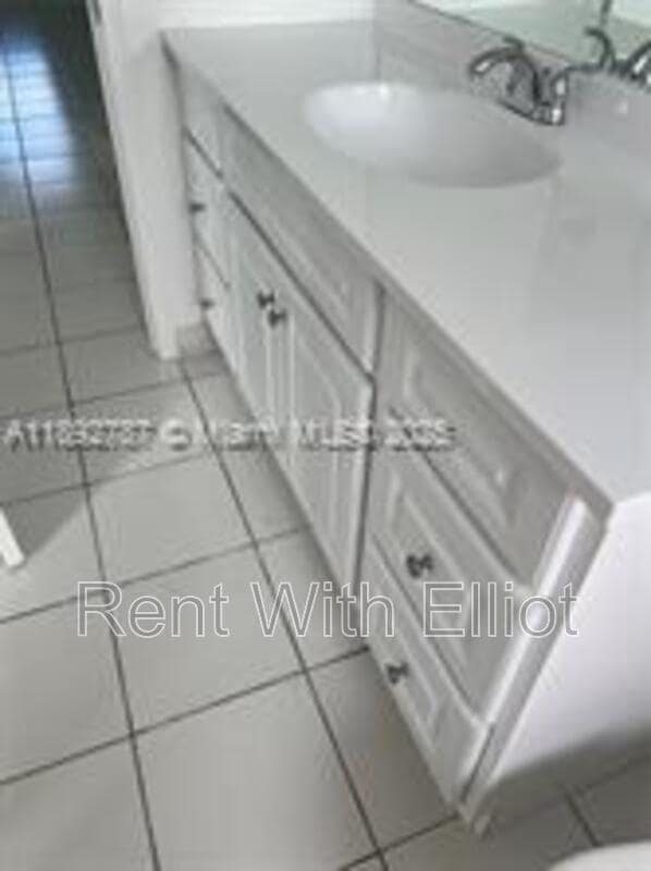 Foto del edificio - 500 NE 2nd St