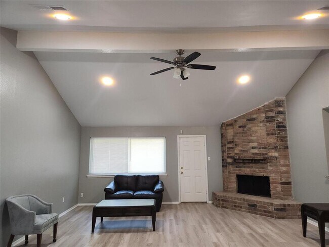 Foto del edificio - 7426 Daylight Ln