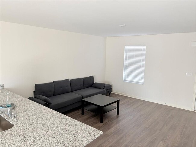 Building Photo - 633 Tudor St