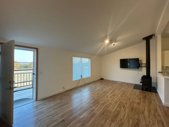 Building Photo - Cozy 2BD Home Near Prineville Reservoir – Fenced Yard + Carport!