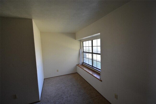 Building Photo - 3728 Longmeadow Way