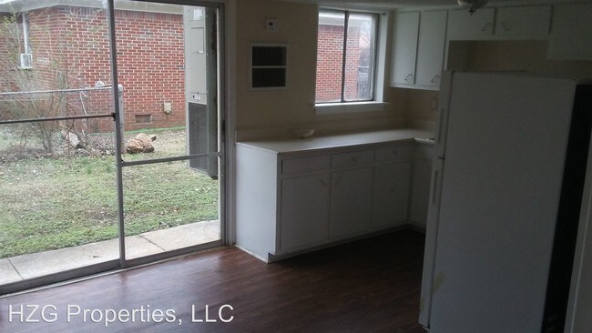 Foto del edificio - 3807 Thomas Rd SW