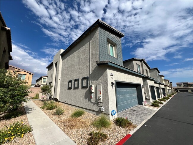 Building Photo - 12743 Epperly St
