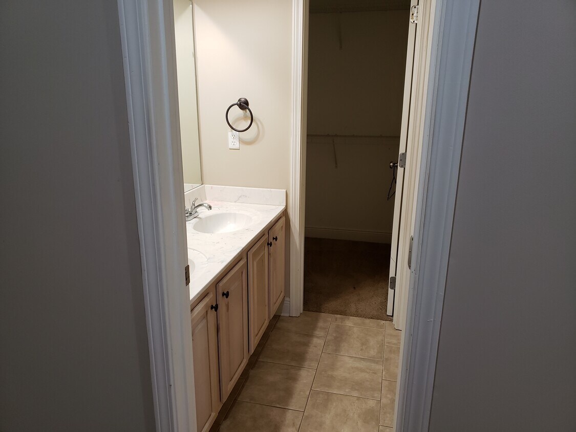 Foto principal - 331 Split Rail Dr