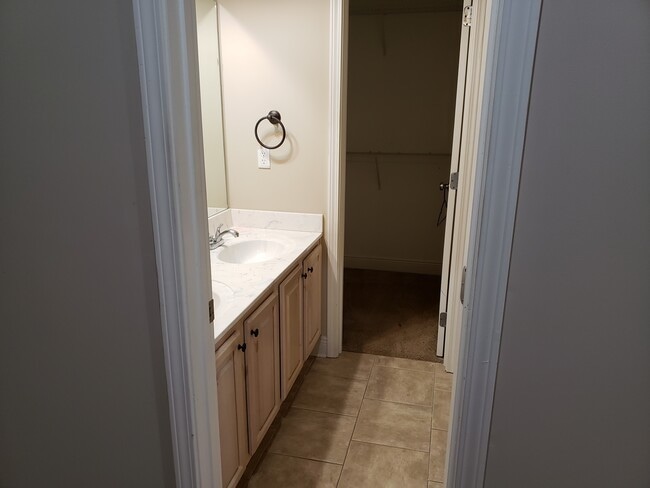 Building Photo - 331 Split Rail Dr