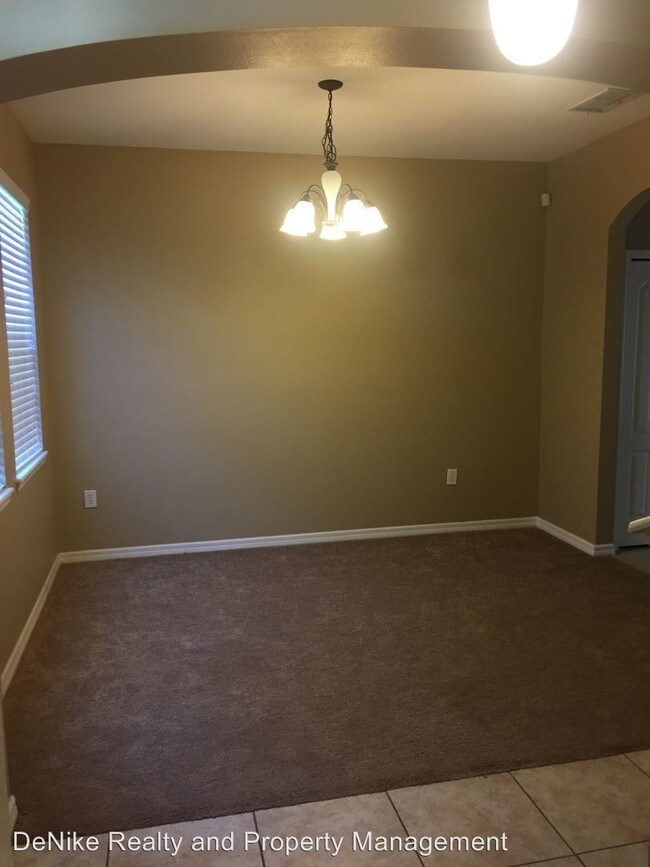 Foto del edificio - 7114 Five Oaks Dr