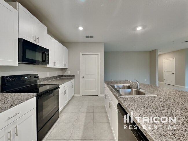 Building Photo - 4343 Unbridled Song Drive Ruskin FL
