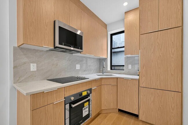 Foto del edificio - 205 Eighth Avenue