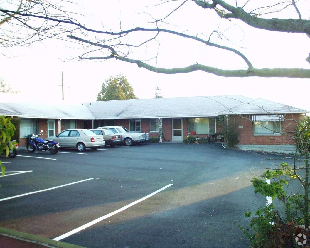 Vista a la principal - 5700 14th Ave NW