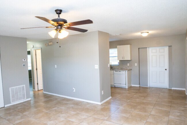 Foto del edificio - 1483 Elderton Dr