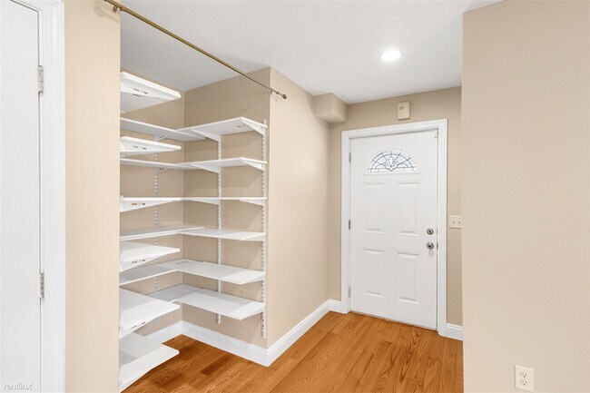 Foto del edificio - 5 br, 2 bath Condo - 45 Nightingale St Spa...