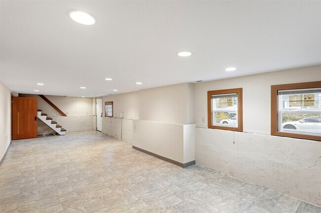 Foto del edificio - Charming Updated Home on Corner Lot with Finished Basement in Ballard