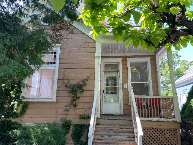 Building Photo - 418 E 4th Ave