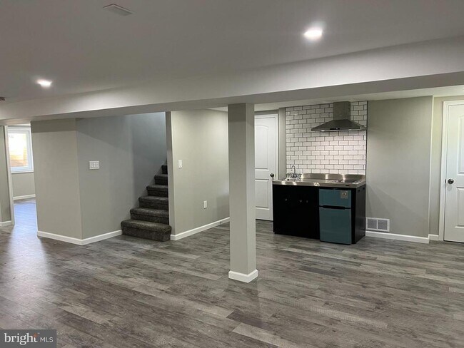 Building Photo - 7500 Montevideo Ct