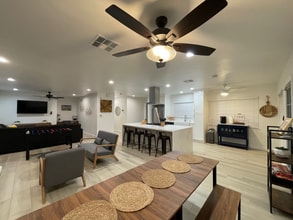 Building Photo - 2832 David St