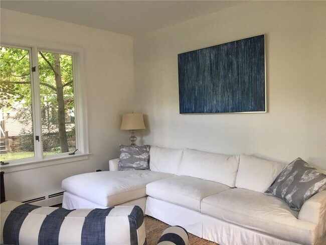 Foto del edificio - 158 Narragansett Ave