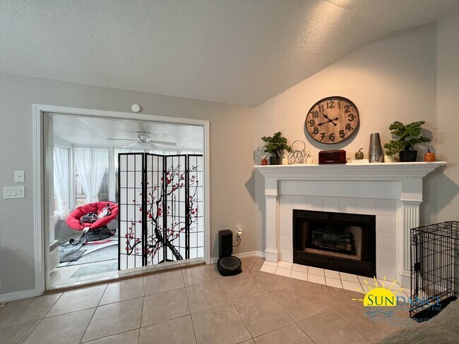 Building Photo - Sought after Stunning 3 Bedroom Home in Sh...