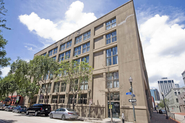 Building Photo - 333 Julia St