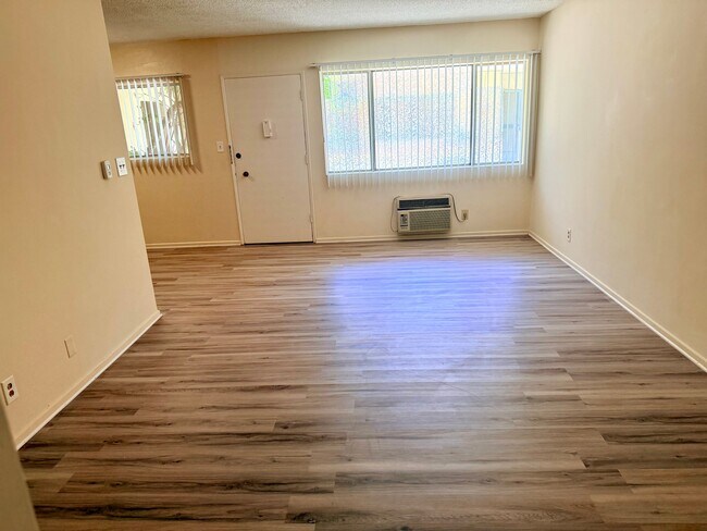 Foto del edificio - 1516 Rock Glen Ave