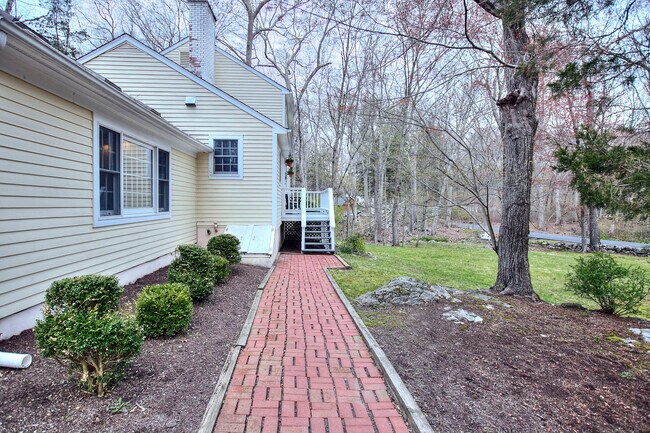 Building Photo - 1 Graystone Ln