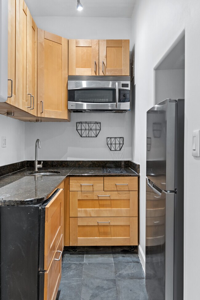 Building Photo - 507 E 12th St