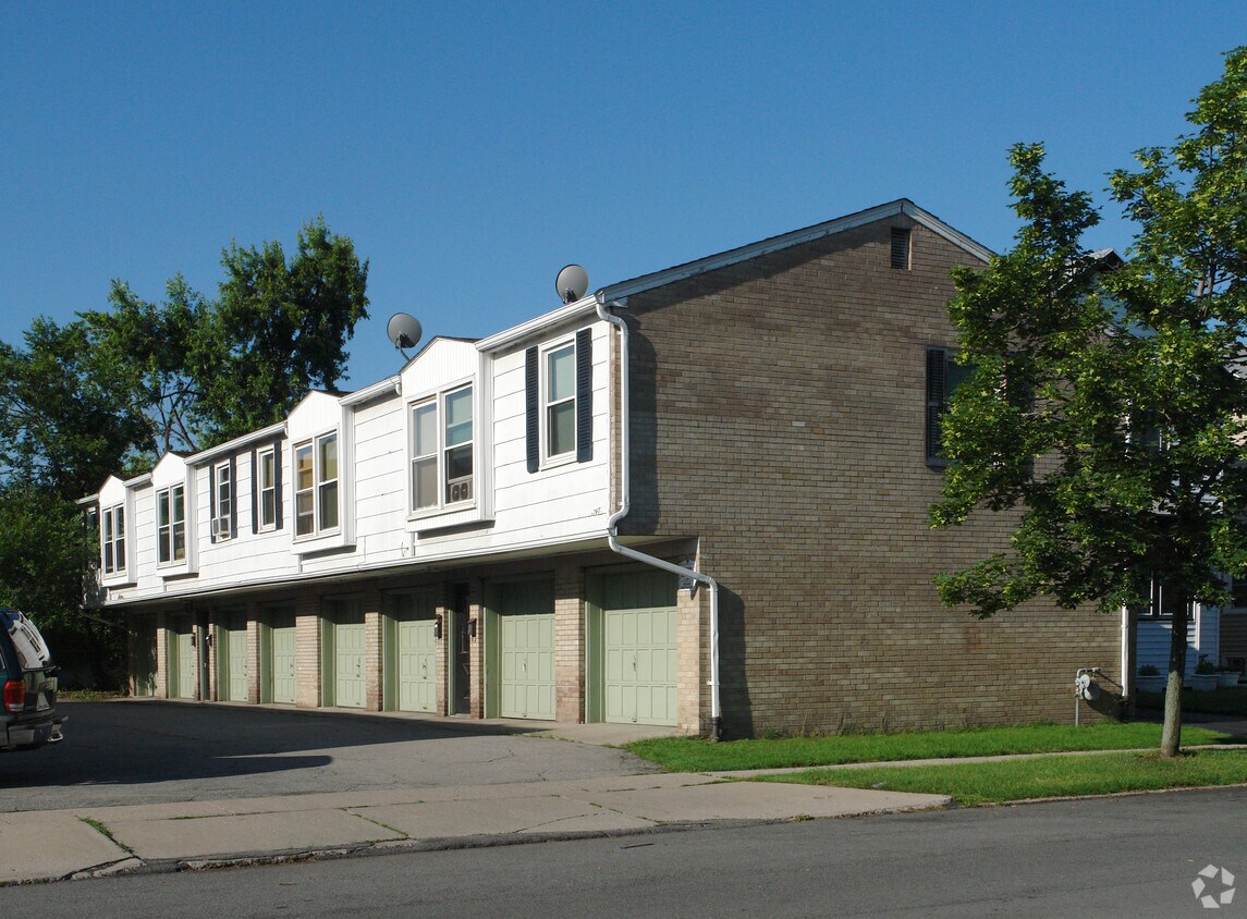 Foto del edificio - 2600 Elmwood Avenue Apartments