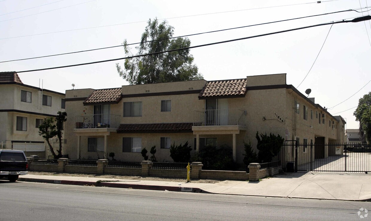 Foto del edificio - 11844 Ferris Rd