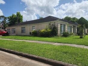 Building Photo - 7903 Sharpview Dr