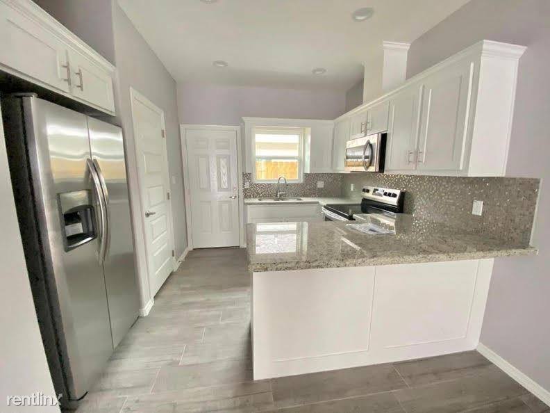 Foto principal - 2 br, 2 bath Apartment - 1905 Canyon Dr