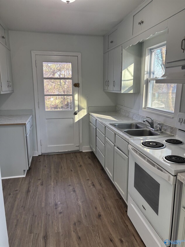 Building Photo - 908 Crestline Rd NW