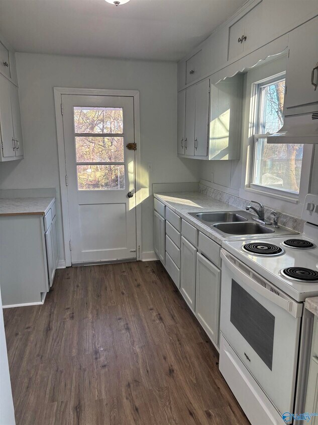 Foto del edificio - 908 Crestline Rd NW