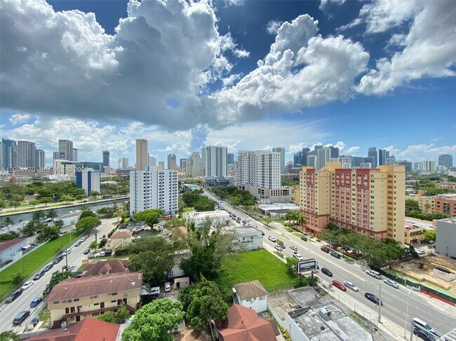 Foto del edificio - 36 NW 6th Ave