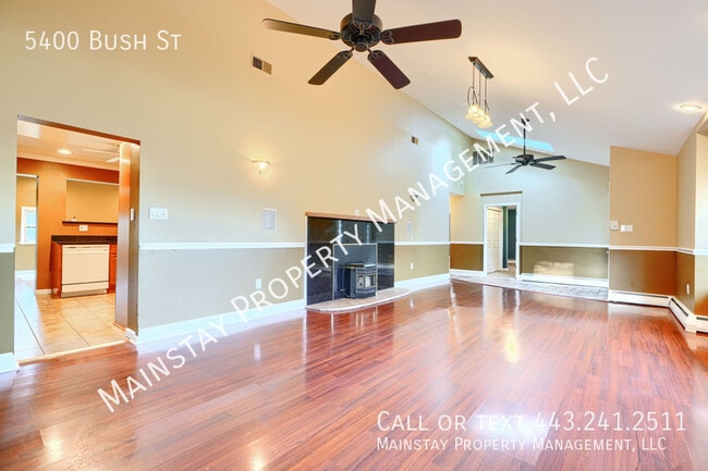 Building Photo - 5400 Bush St