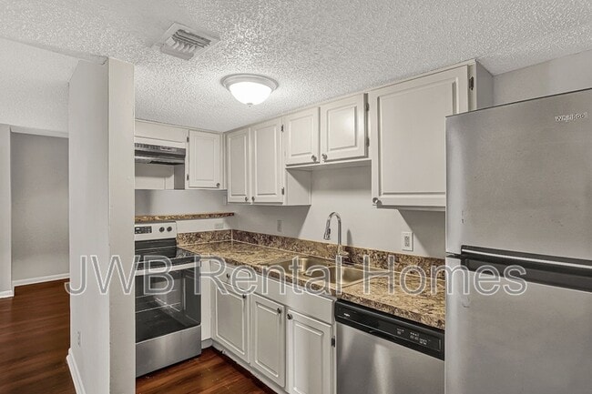 Building Photo - 10825 Key Haven Blvd