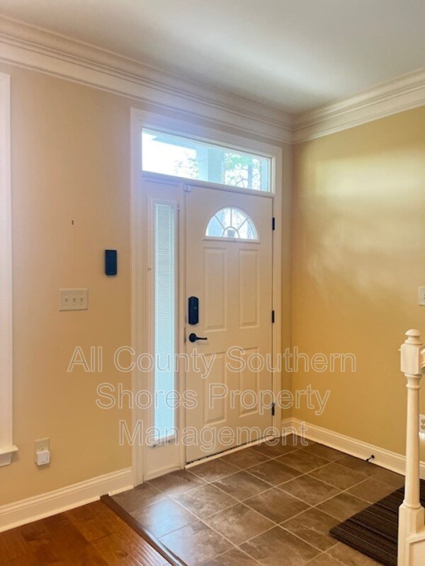 Building Photo - 788 Gabreski Ln
