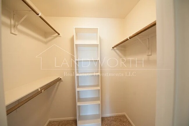 Building Photo - 3 bed 2.5 bath Beautiful Property