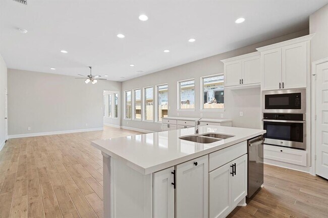Foto del edificio - 27122 Butterfly Mint Ln