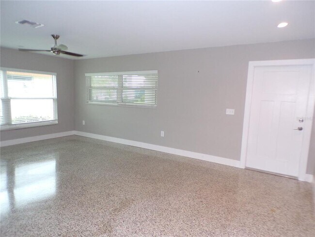 Foto del edificio - 2195 Gulfview Rd