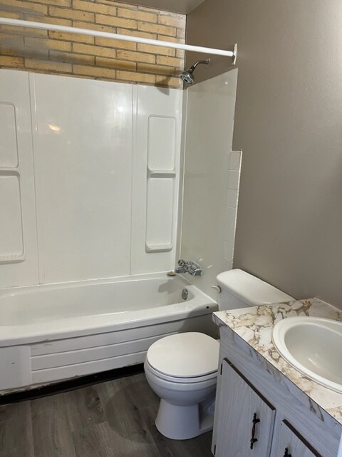 Photo du bâtiment - 1355 12th Av SW
