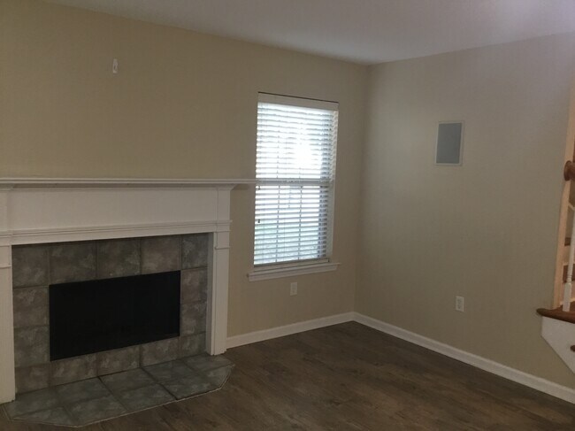 Building Photo - 14 Charter Oak Court