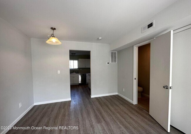 Foto del edificio - 60 Briar Mills Dr