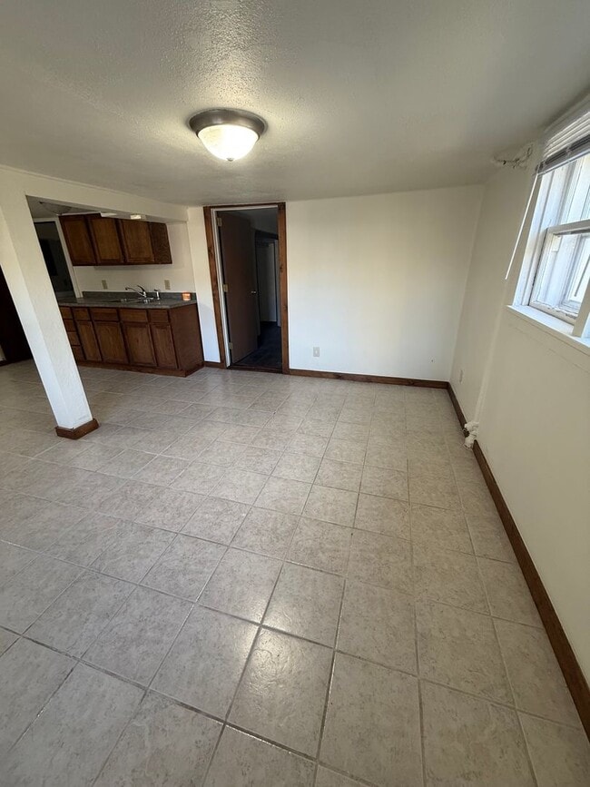 Building Photo - 1001 Silverleaf Ave