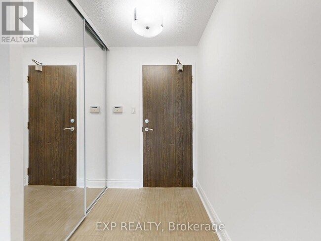 Photo du bâtiment - 7420 Bathurst St