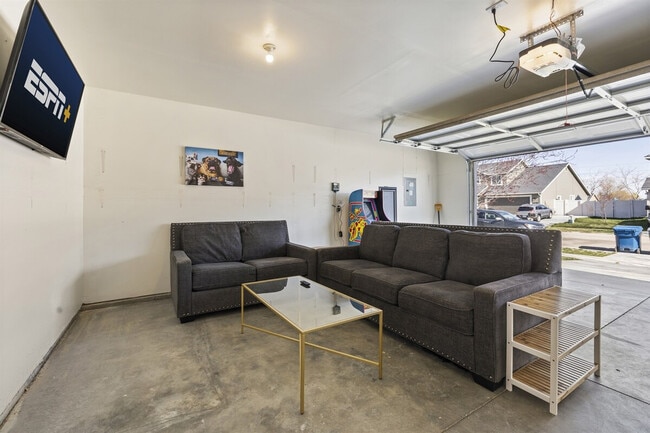 Building Photo - 11163 Silver River Loop