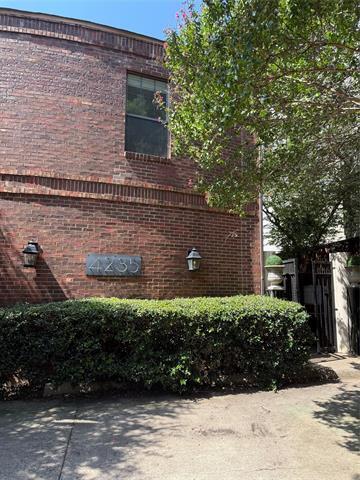 Building Photo - 4235 Gilbert Ave