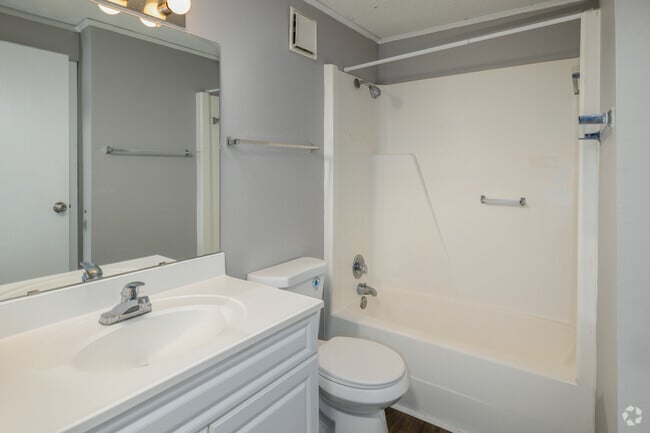 1BR, 1BA -576SF-Bathroom - Ridgewood Apartments