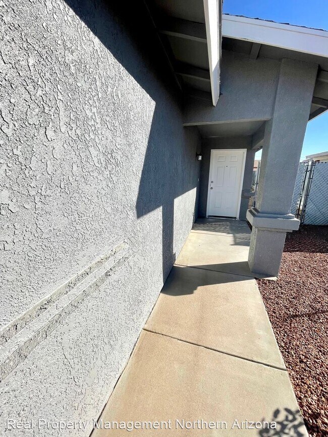 Foto del edificio - 3 br, 2 bath House - 3684 N. Wells St.